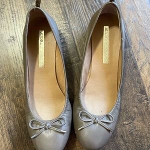 Audrey Brooks 8 1/2 light brown flats